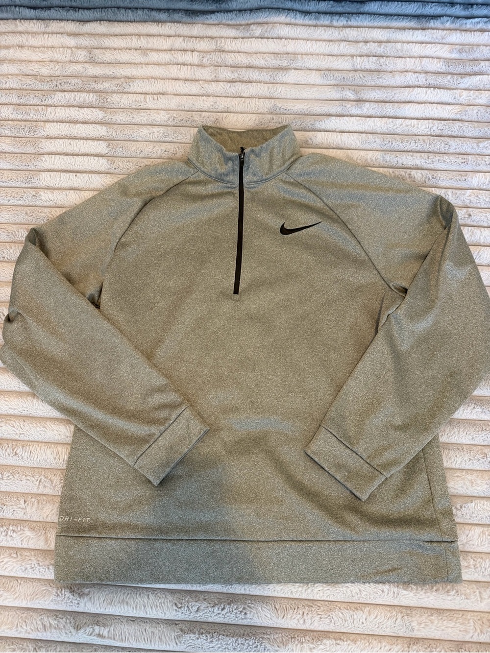 Nike Men’s Charcoal Gray Dri-FIT Quarter-Zip Pullover